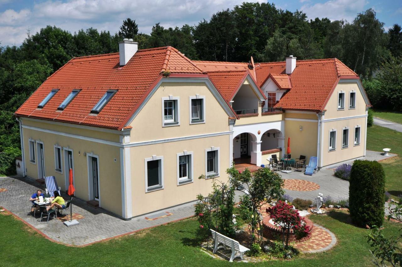 Arkadenhof Flasch Worterberg Bagian luar foto