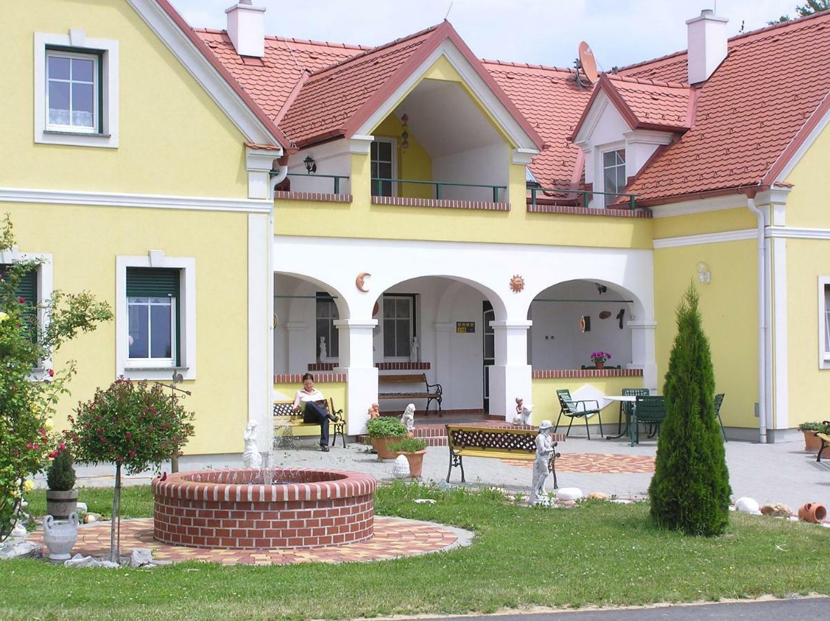 Arkadenhof Flasch Worterberg Bagian luar foto