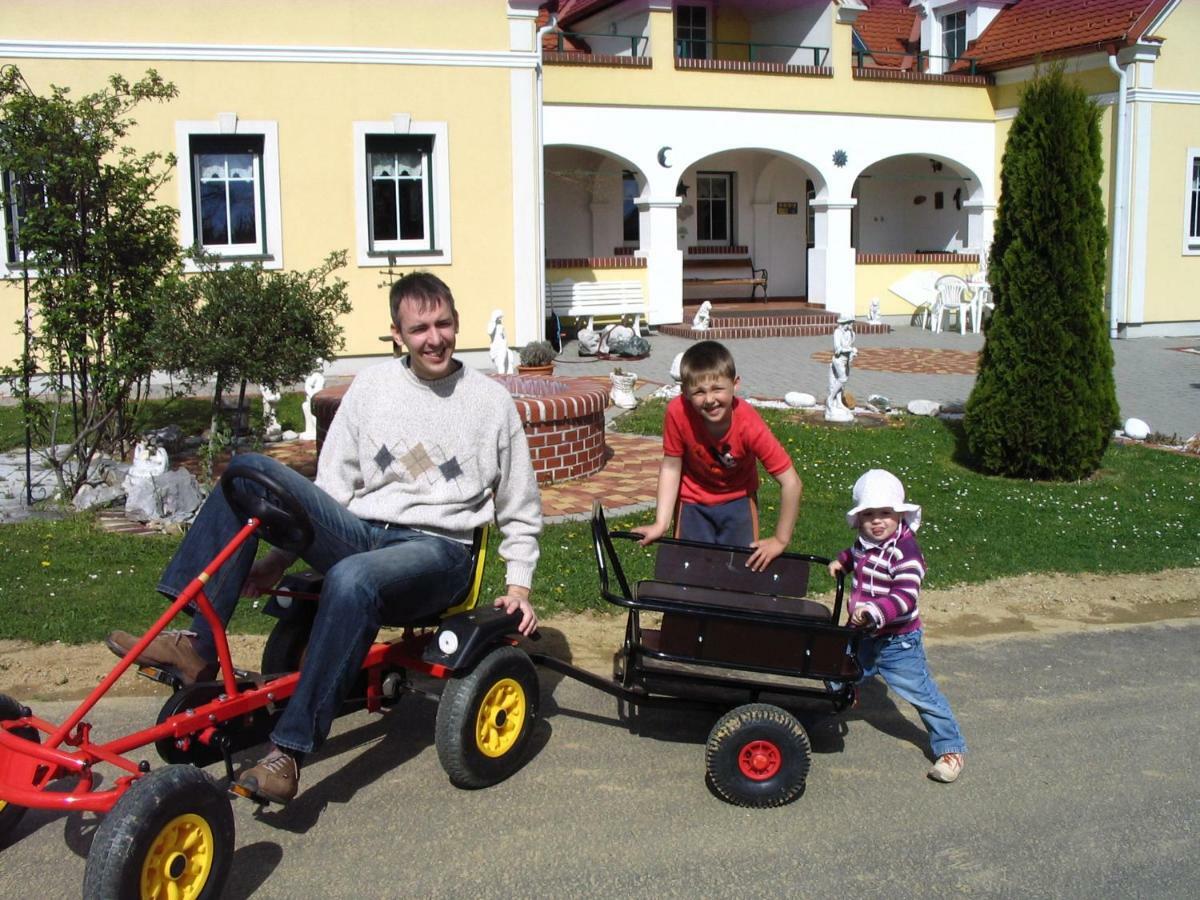 Arkadenhof Flasch Worterberg Bagian luar foto
